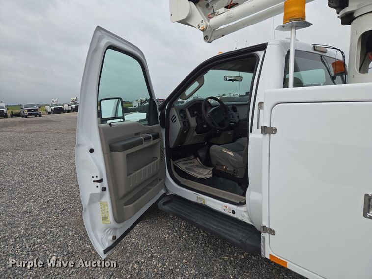 image for item ET5145 2010 Ford F550 Super Duty bucket truck