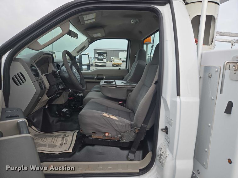 image for item ET5145 2010 Ford F550 Super Duty bucket truck
