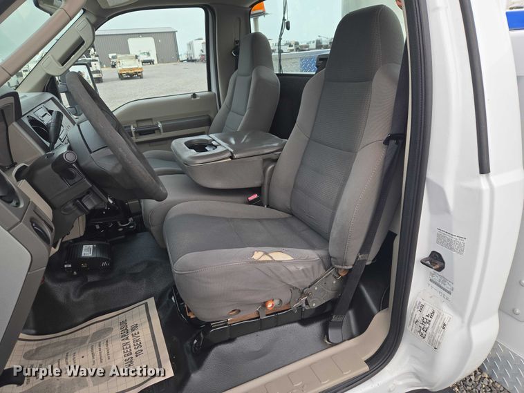 image for item ET5145 2010 Ford F550 Super Duty bucket truck