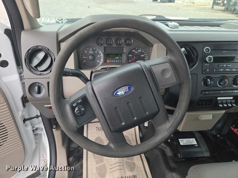 image for item ET5145 2010 Ford F550 Super Duty bucket truck