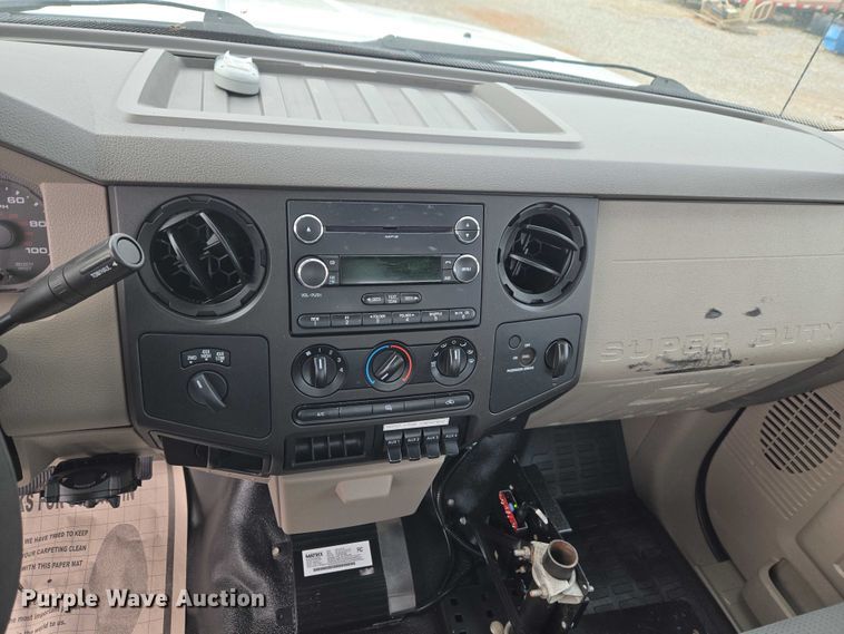 image for item ET5145 2010 Ford F550 Super Duty bucket truck