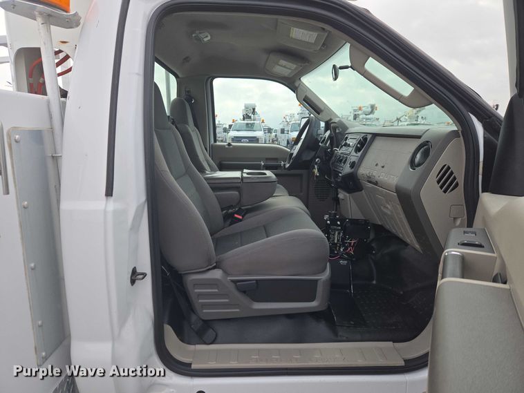 image for item ET5145 2010 Ford F550 Super Duty bucket truck