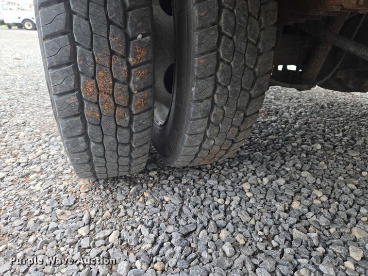 image for item ET5145 2010 Ford F550 Super Duty bucket truck