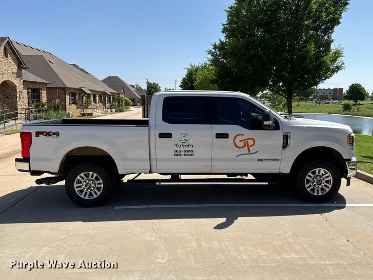 image for item ET6084 2018 Ford F250 Crew Cab pickup truck