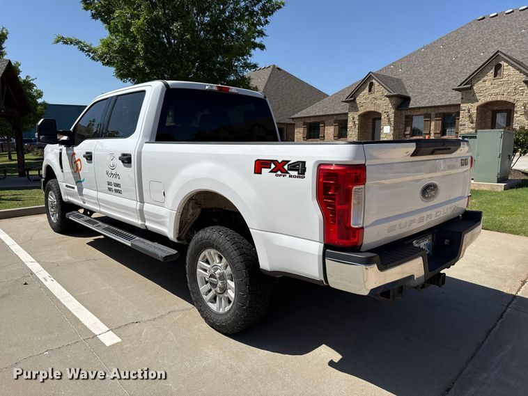 image for item ET6084 2018 Ford F250 Crew Cab pickup truck