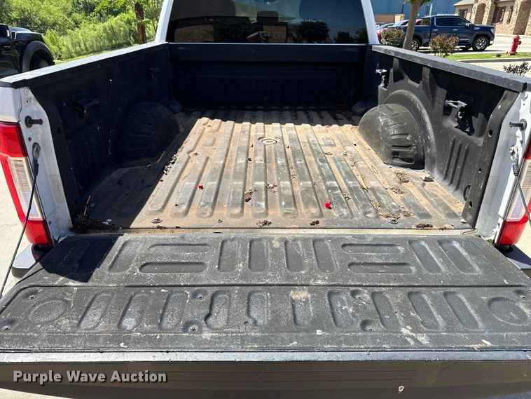 image for item ET6084 2018 Ford F250 Crew Cab pickup truck
