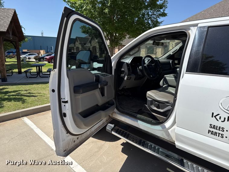 image for item ET6084 2018 Ford F250 Crew Cab pickup truck