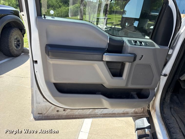 image for item ET6084 2018 Ford F250 Crew Cab pickup truck