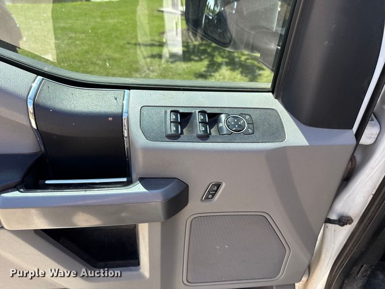 image for item ET6084 2018 Ford F250 Crew Cab pickup truck