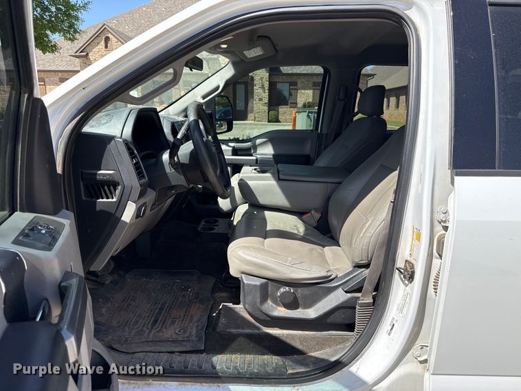image for item ET6084 2018 Ford F250 Crew Cab pickup truck