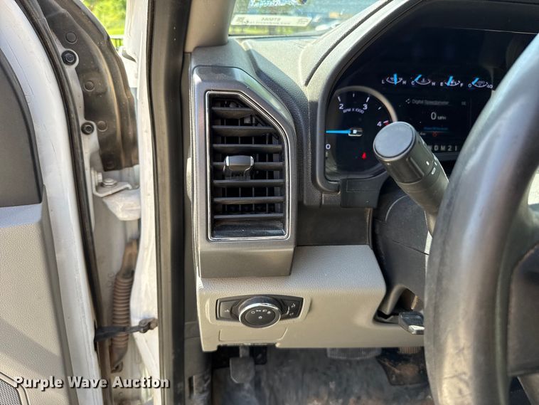 image for item ET6084 2018 Ford F250 Crew Cab pickup truck