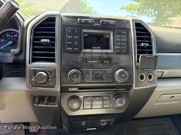 image for item ET6084 2018 Ford F250 Crew Cab pickup truck