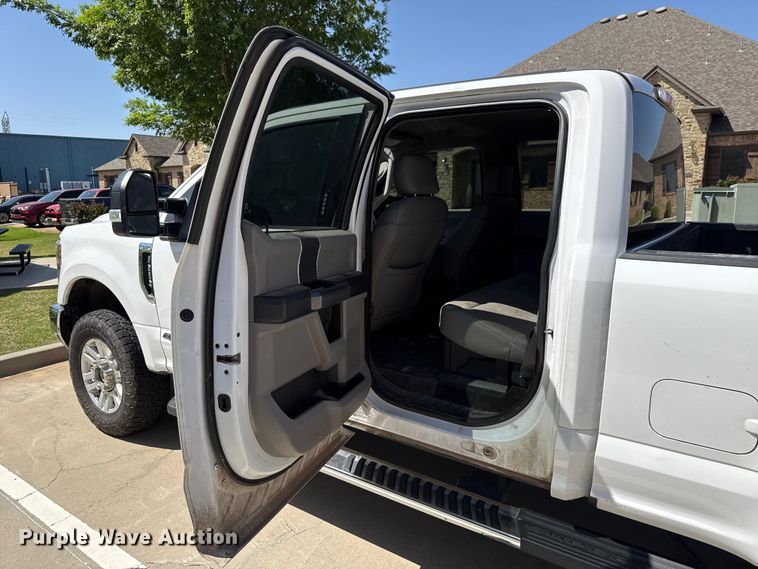 image for item ET6084 2018 Ford F250 Crew Cab pickup truck