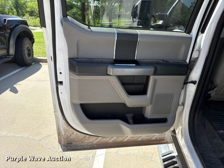 image for item ET6084 2018 Ford F250 Crew Cab pickup truck