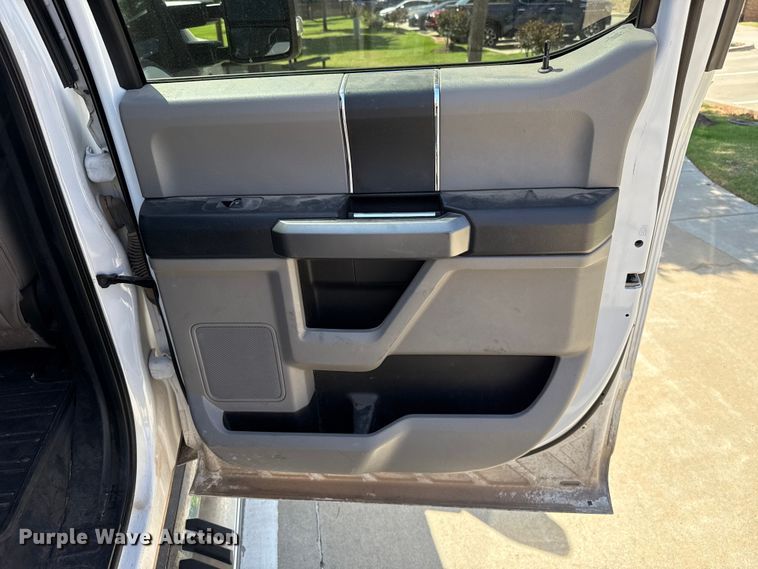 image for item ET6084 2018 Ford F250 Crew Cab pickup truck