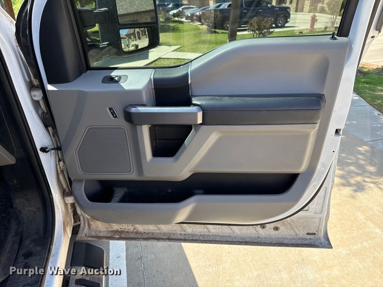 image for item ET6084 2018 Ford F250 Crew Cab pickup truck