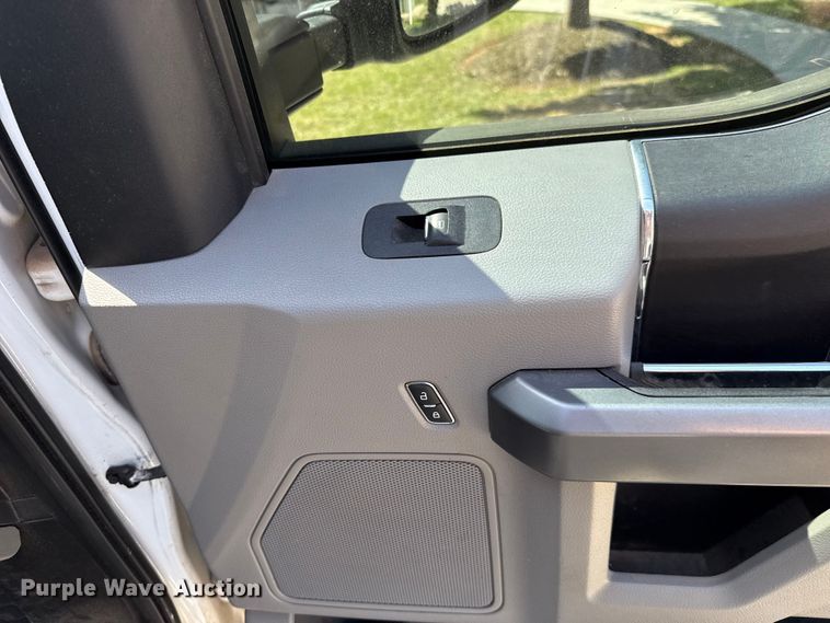 image for item ET6084 2018 Ford F250 Crew Cab pickup truck