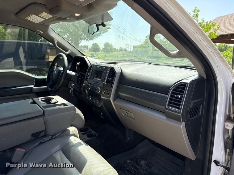 image for item ET6084 2018 Ford F250 Crew Cab pickup truck
