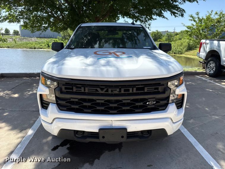 image for item ET6085 2022 Chevrolet Silverado 1500 Crew Cab pickup truck