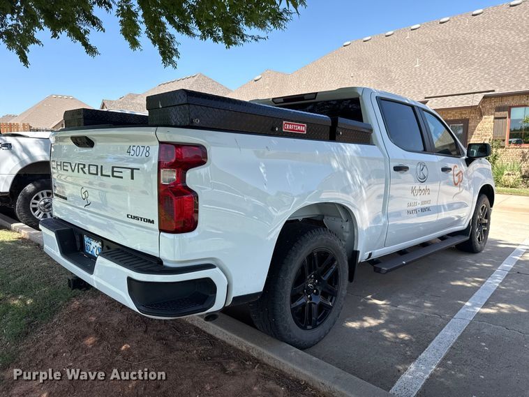 image for item ET6085 2022 Chevrolet Silverado 1500 Crew Cab pickup truck