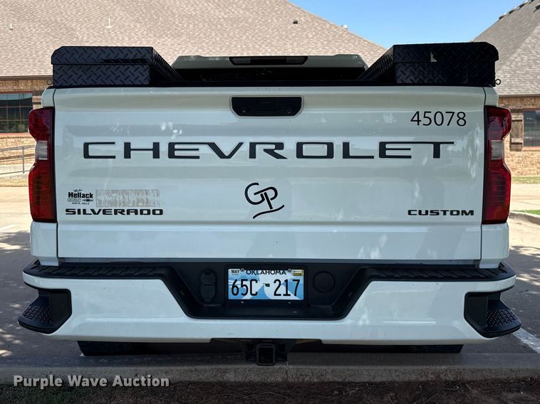 image for item ET6085 2022 Chevrolet Silverado 1500 Crew Cab pickup truck