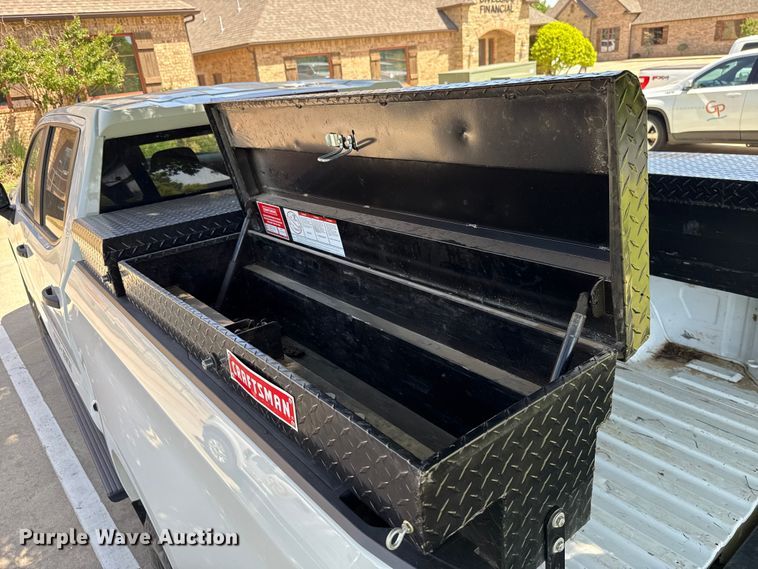 image for item ET6085 2022 Chevrolet Silverado 1500 Crew Cab pickup truck