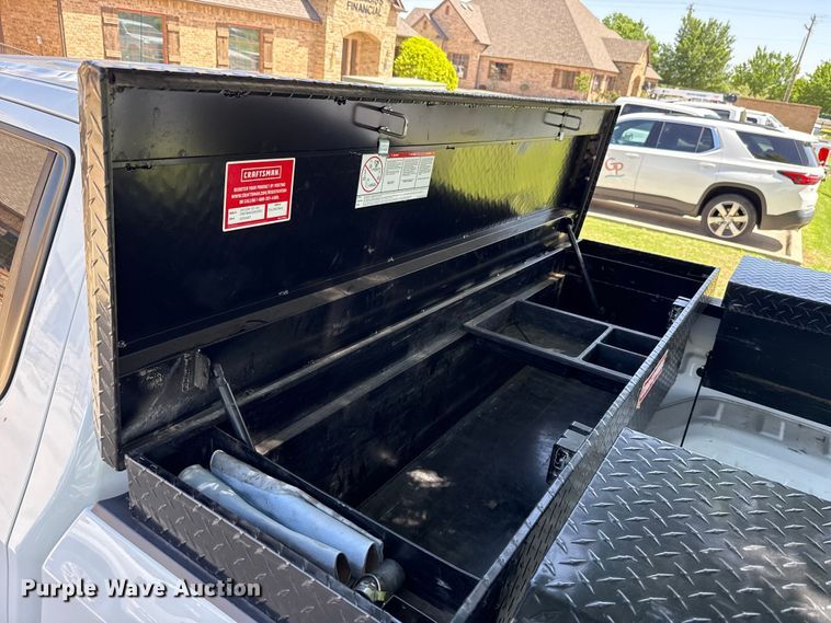image for item ET6085 2022 Chevrolet Silverado 1500 Crew Cab pickup truck