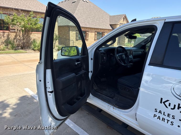 image for item ET6085 2022 Chevrolet Silverado 1500 Crew Cab pickup truck