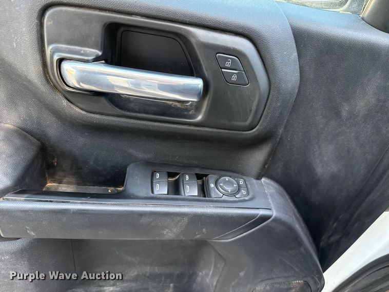 image for item ET6085 2022 Chevrolet Silverado 1500 Crew Cab pickup truck