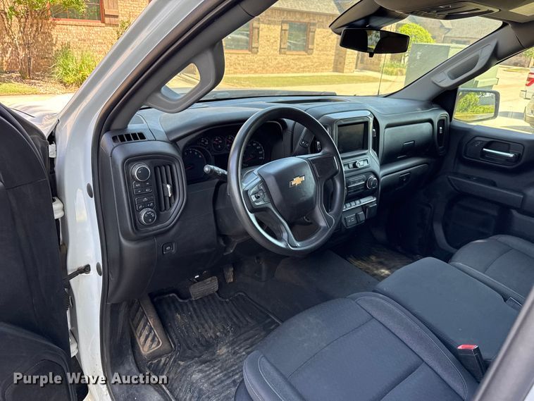 image for item ET6085 2022 Chevrolet Silverado 1500 Crew Cab pickup truck