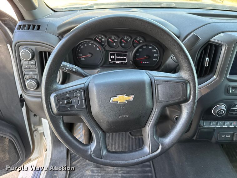 image for item ET6085 2022 Chevrolet Silverado 1500 Crew Cab pickup truck