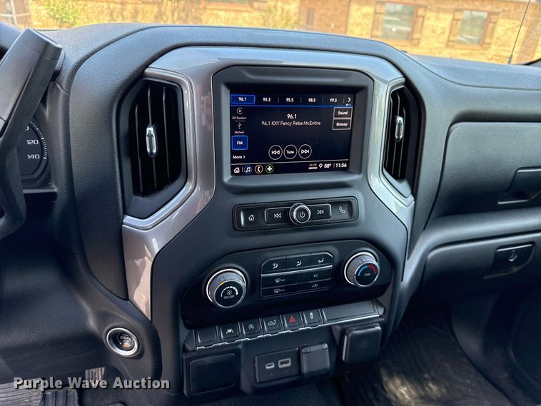image for item ET6085 2022 Chevrolet Silverado 1500 Crew Cab pickup truck