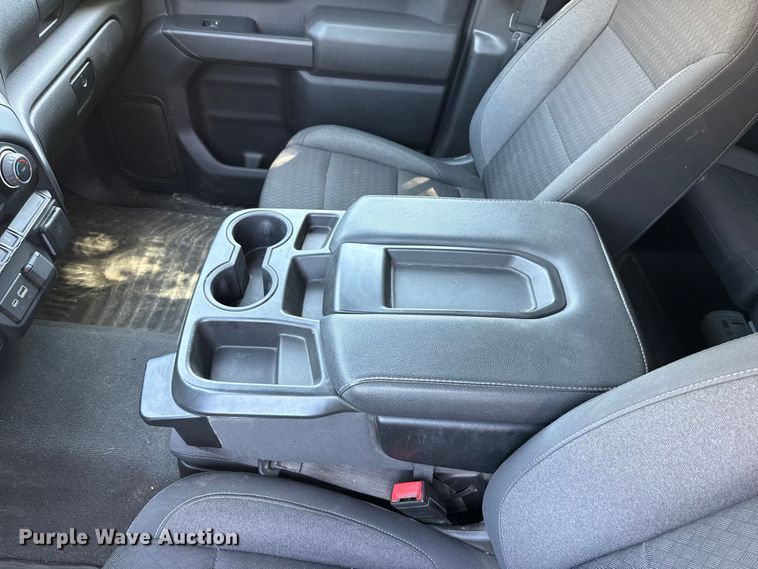 image for item ET6085 2022 Chevrolet Silverado 1500 Crew Cab pickup truck