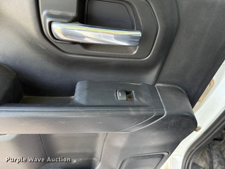 image for item ET6085 2022 Chevrolet Silverado 1500 Crew Cab pickup truck