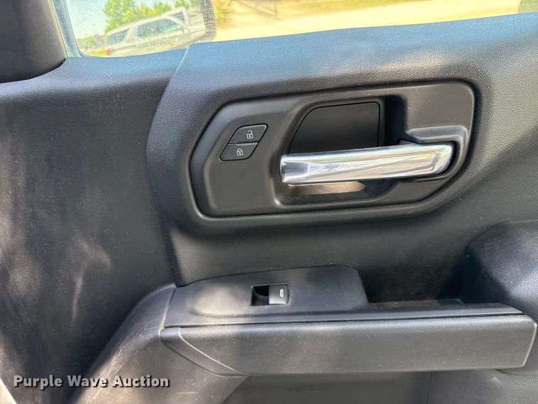 image for item ET6085 2022 Chevrolet Silverado 1500 Crew Cab pickup truck