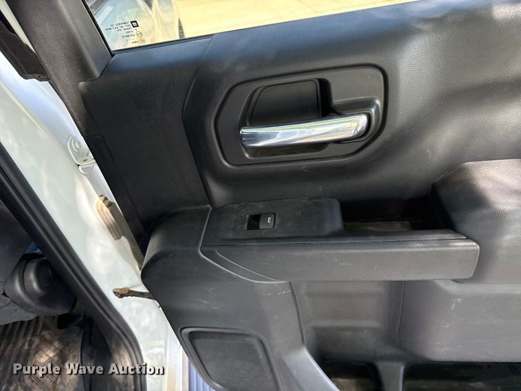 image for item ET6085 2022 Chevrolet Silverado 1500 Crew Cab pickup truck