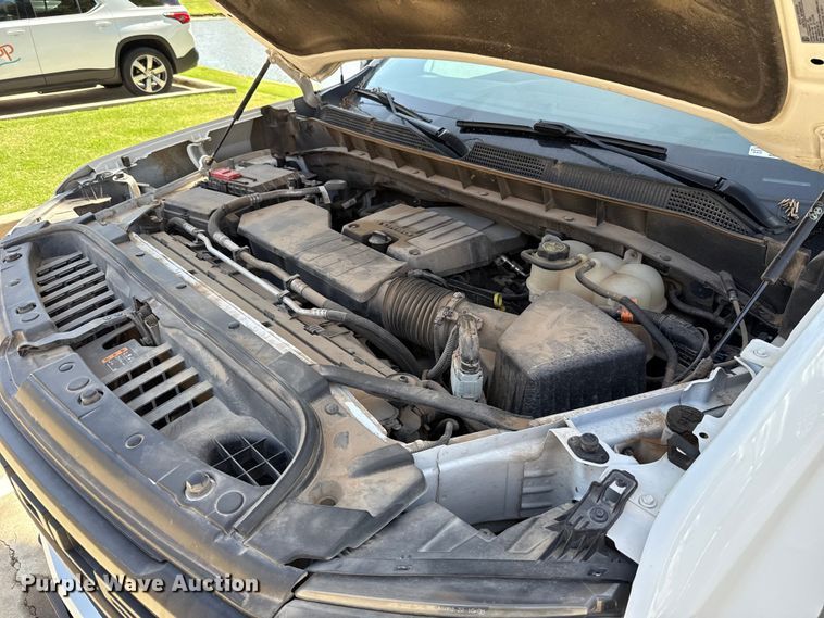 image for item ET6085 2022 Chevrolet Silverado 1500 Crew Cab pickup truck