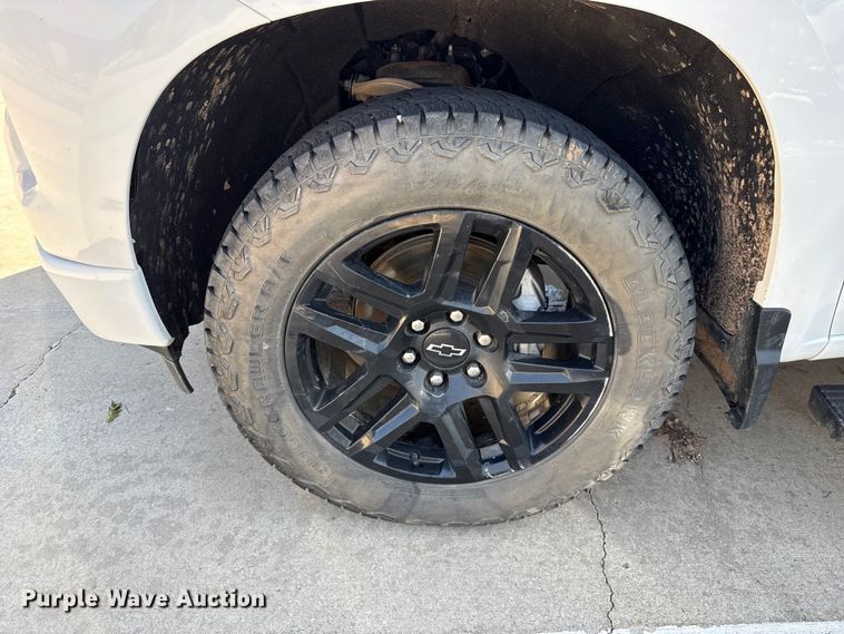 image for item ET6085 2022 Chevrolet Silverado 1500 Crew Cab pickup truck