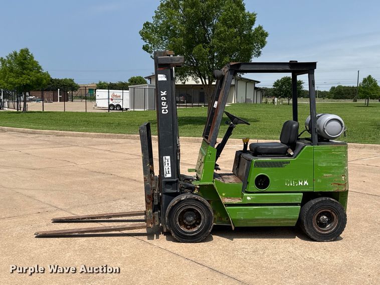 image for item ET6092 Clark GPX25 forklift
