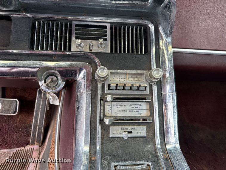image for item ET6093 1966 Ford Thunderbird 