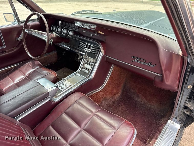 image for item ET6093 1966 Ford Thunderbird 