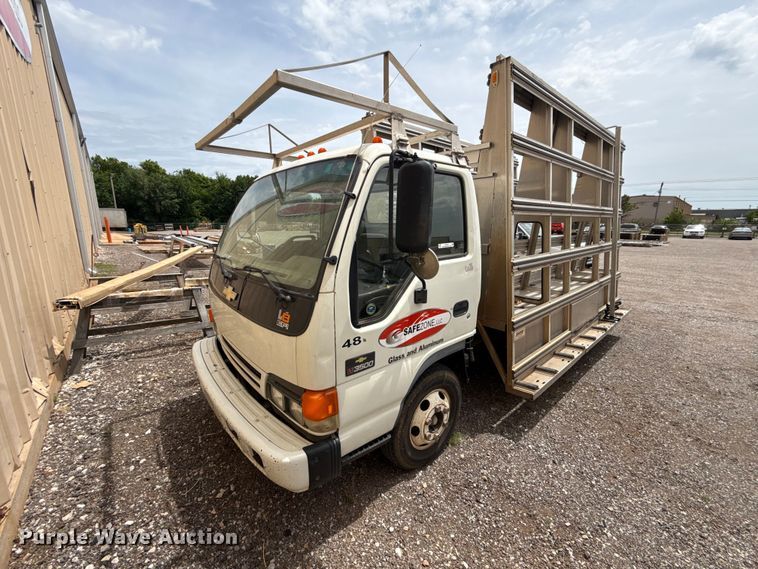 image for item ET6101 2005 Chevrolet W35042 flatbed truck