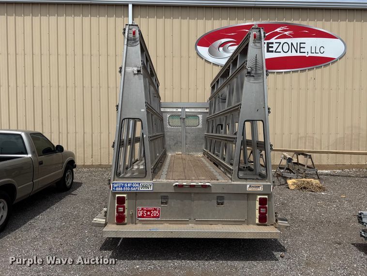 image for item ET6101 2005 Chevrolet W35042 flatbed truck