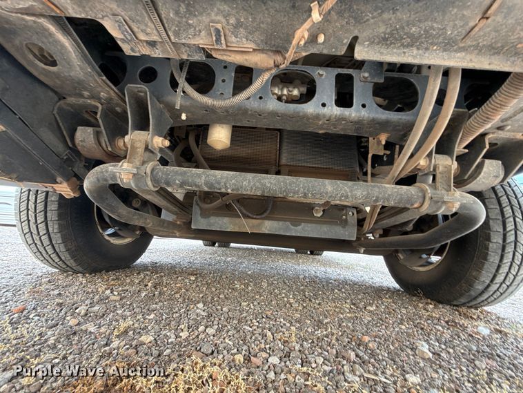 image for item ET6101 2005 Chevrolet W35042 flatbed truck