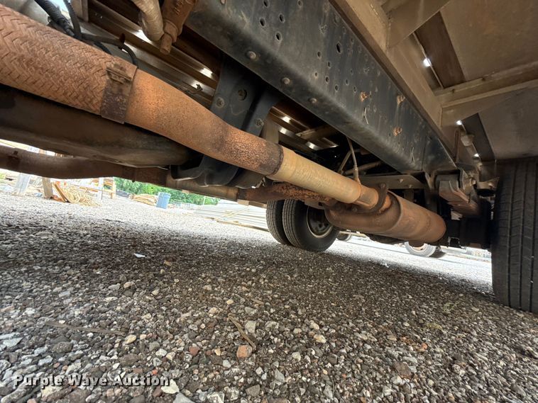 image for item ET6101 2005 Chevrolet W35042 flatbed truck