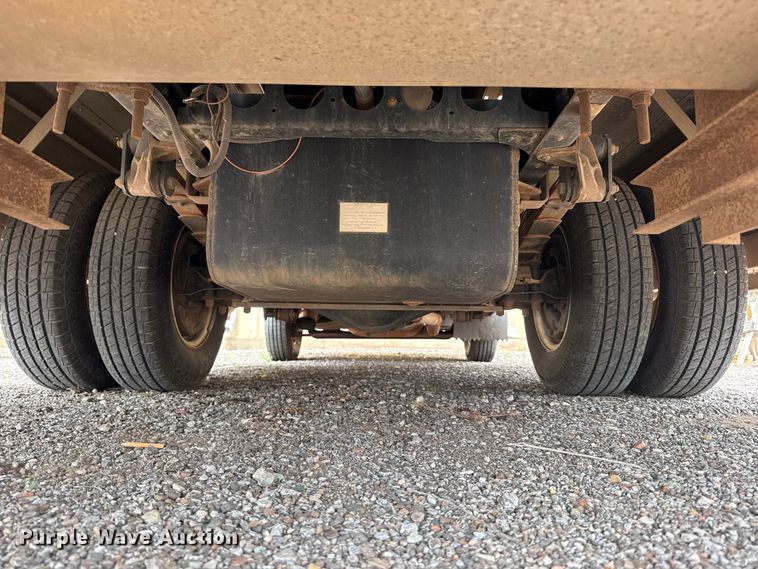 image for item ET6101 2005 Chevrolet W35042 flatbed truck