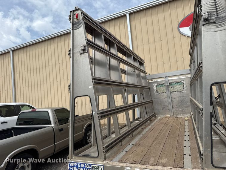 image for item ET6101 2005 Chevrolet W35042 flatbed truck