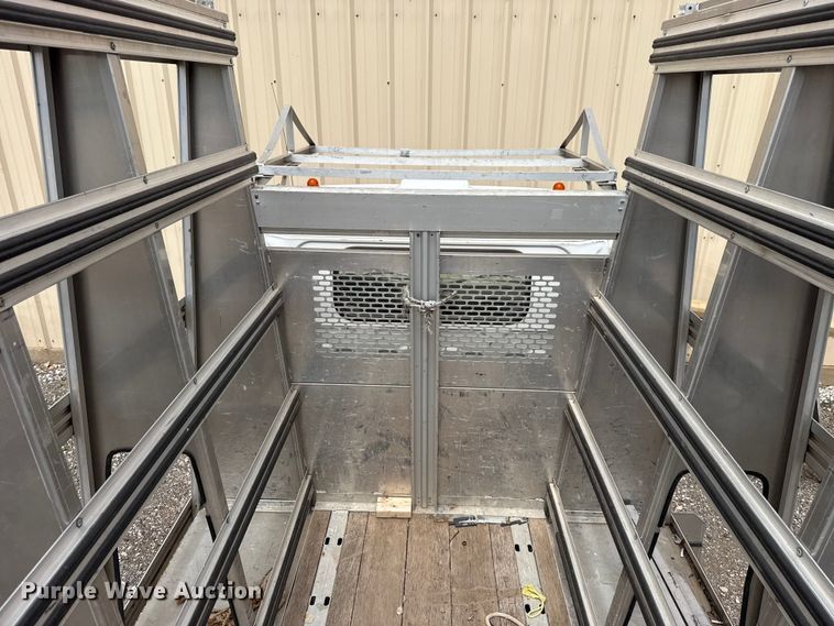 image for item ET6101 2005 Chevrolet W35042 flatbed truck