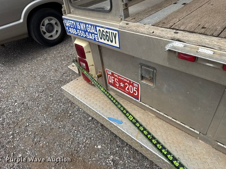 image for item ET6101 2005 Chevrolet W35042 flatbed truck