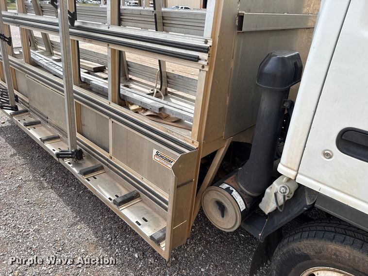 image for item ET6101 2005 Chevrolet W35042 flatbed truck